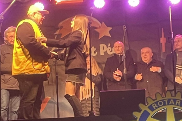 Pécsi Első Lions is támogató a Rotary adventen